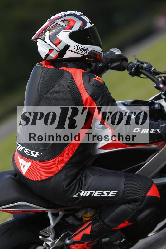 /Archiv-2024/29 12.06.2024 MOTO.CH Track Day ADR/Gruppe blau/42